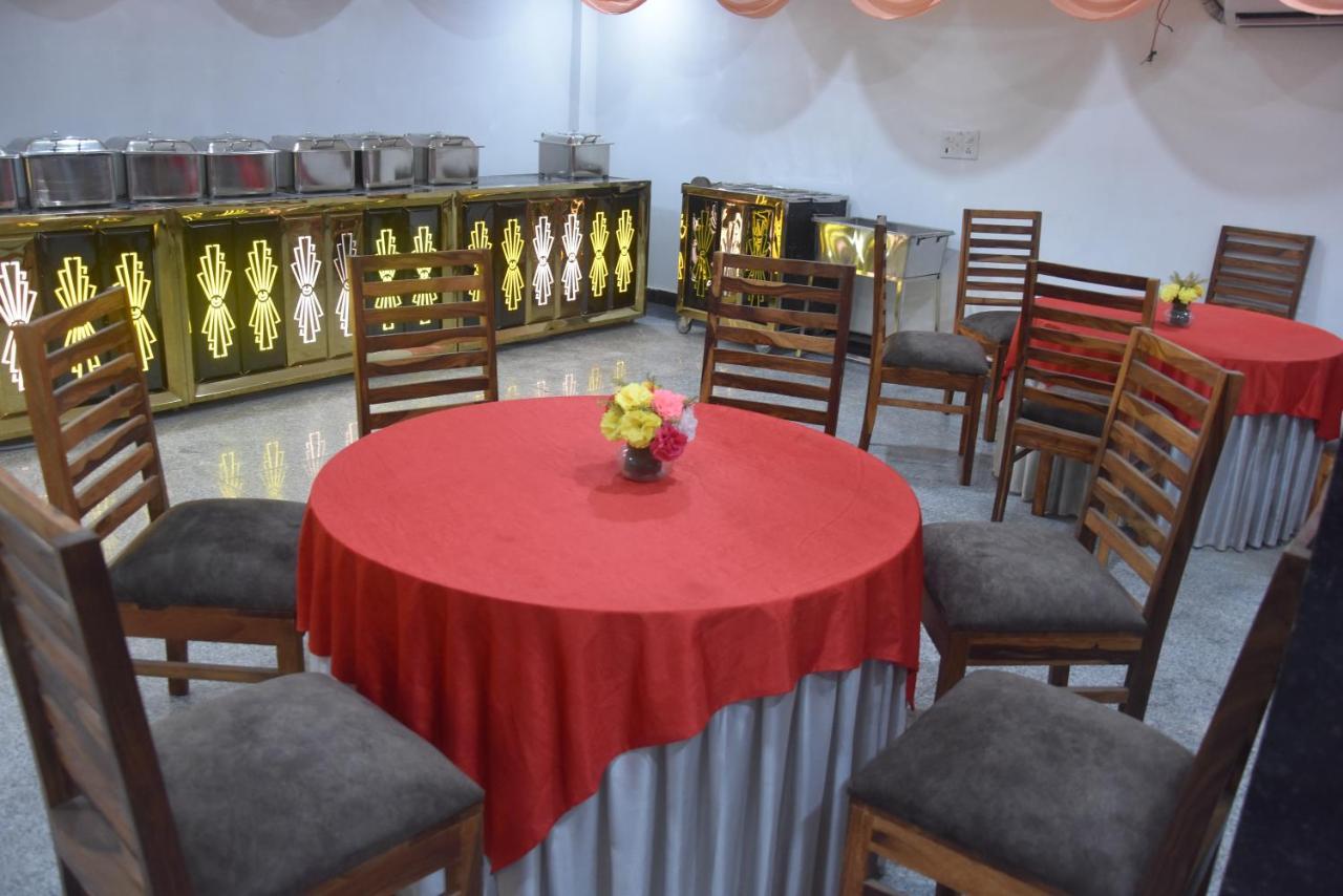 Hotel De Luxe Basai Road Гургаон Екстериор снимка