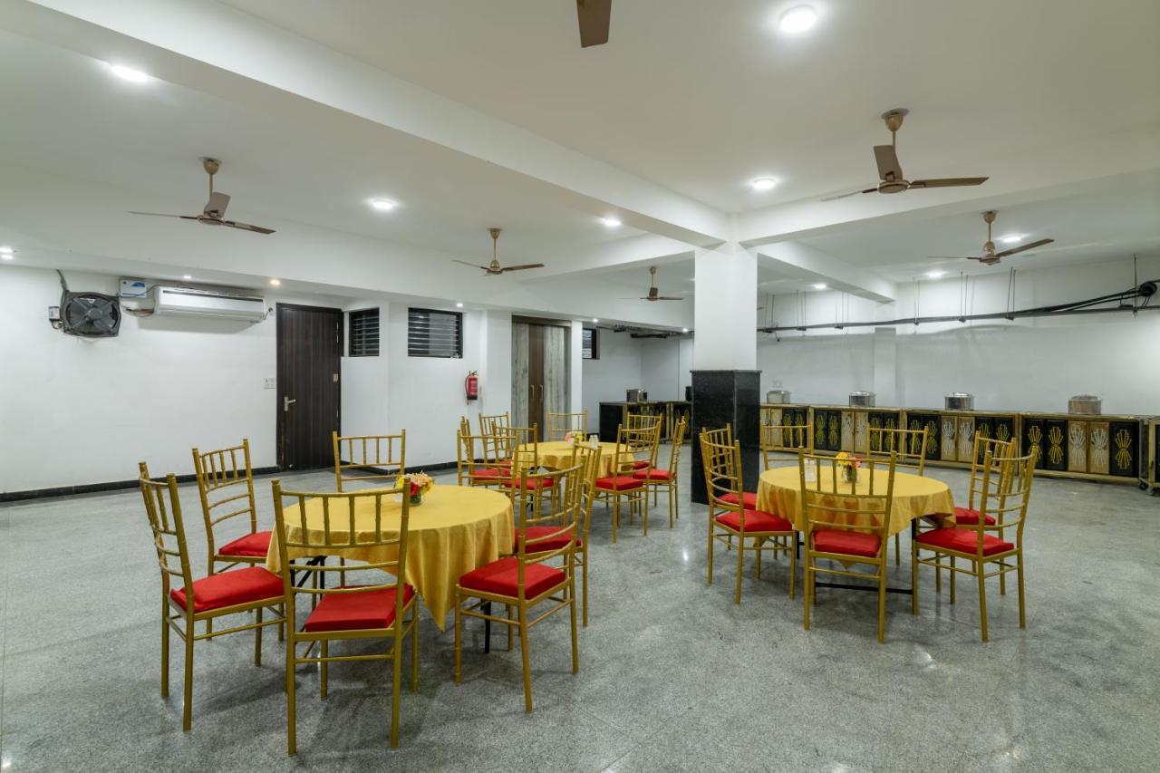 Hotel De Luxe Basai Road Гургаон Екстериор снимка