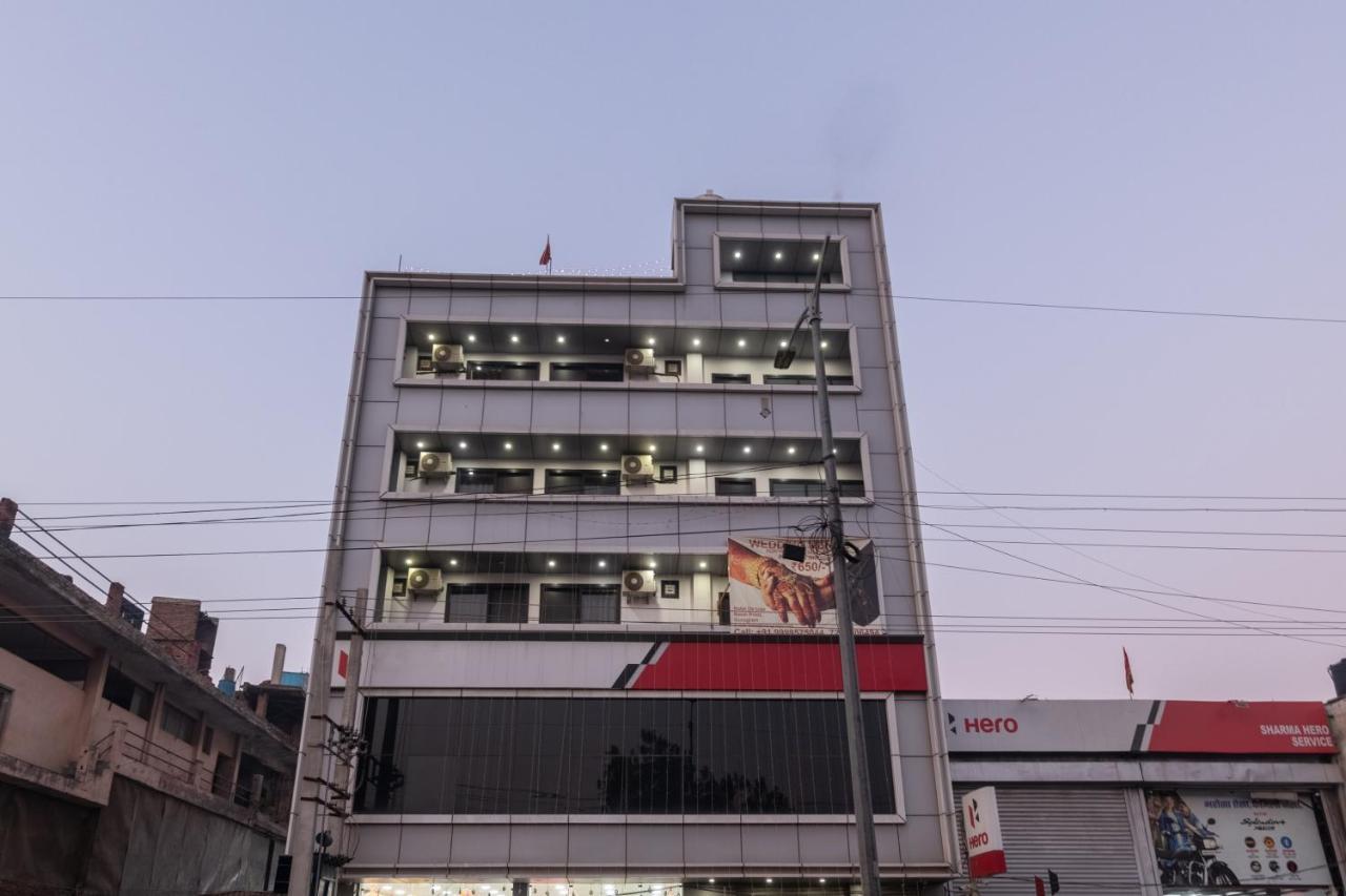 Hotel De Luxe Basai Road Гургаон Екстериор снимка